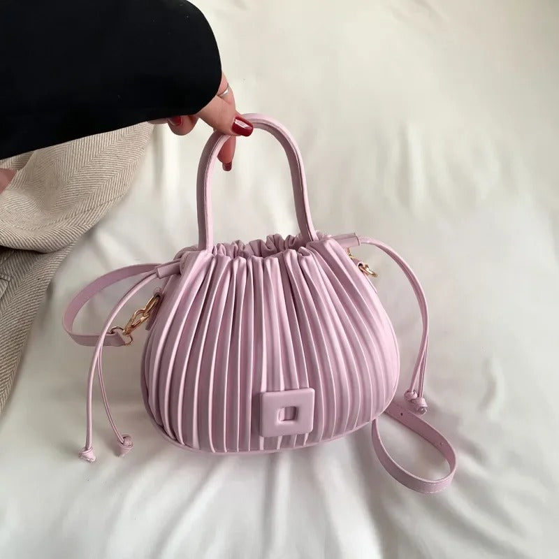Kåra | Elegant plissert handväska i pudderrosa
