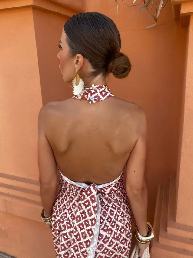 AURYSTRA – Skulpterad elegant off-shoulder klänning