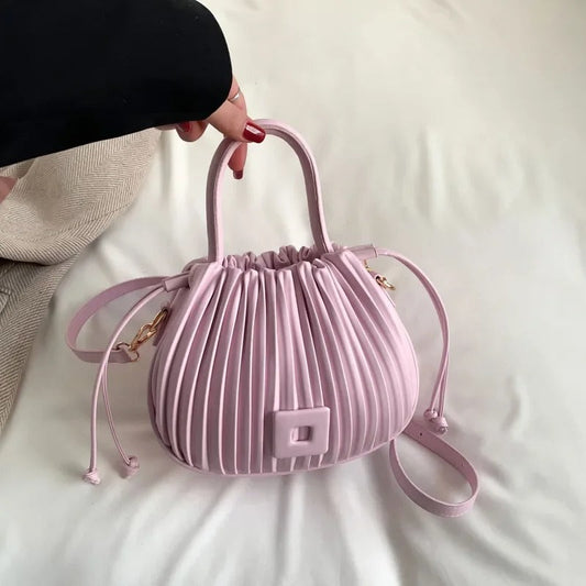 Kåra | Elegant plissert handväska i pudderrosa