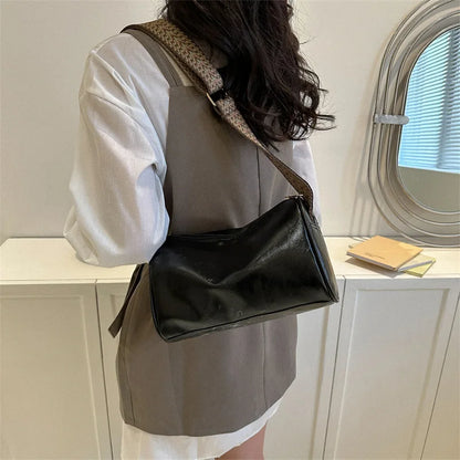 Bergfrid | Elegant axelväska med modern axelrem